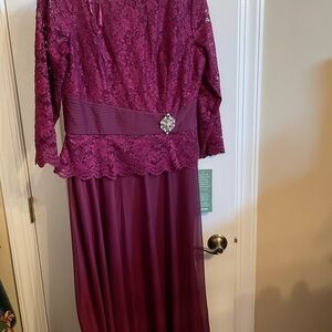 Elegant burgundy Lace Dress with Jewel Accent